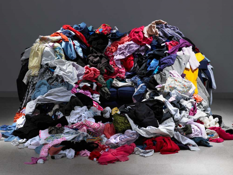 Một gia đình vứt bỏ 30kg quần áo mỗi năm