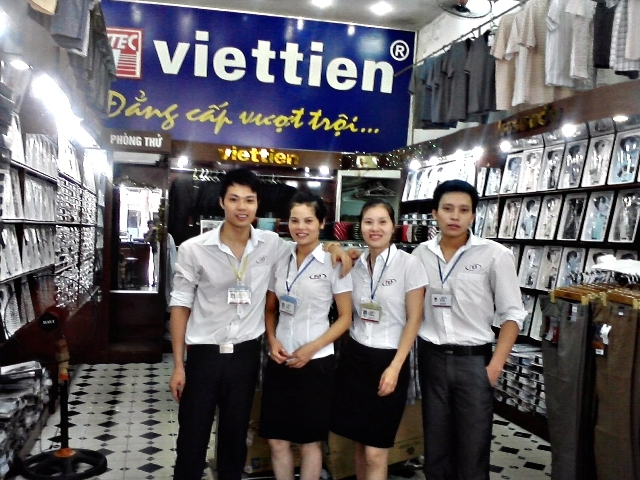 Đội ngũ nhân viên tại Việt Tiến 331 Nguyễn Văn Cừ