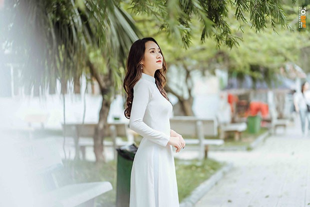 Hướng dẫn cách tạo dáng với áo dài trắng đẹp, chuyên nghiệp