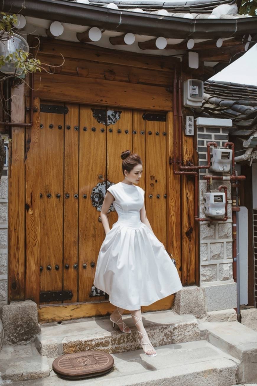Sam điện váy trắng yêu kiều và sang chảnhở phố Hàn Quốc | Tin tức Online